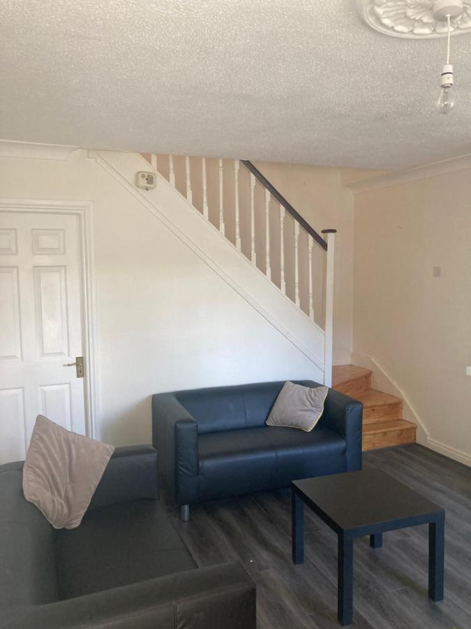 فيلا Entire Terraced Two Story Redbrick House With Parking In Secluded Cul De Sac دبلن المظهر الخارجي الصورة