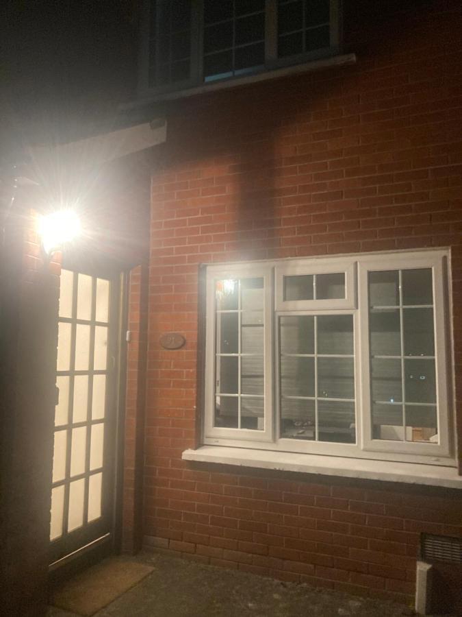 فيلا Entire Terraced Two Story Redbrick House With Parking In Secluded Cul De Sac دبلن المظهر الخارجي الصورة